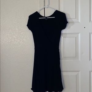 Forever 21 v neck faux wrap black dress M